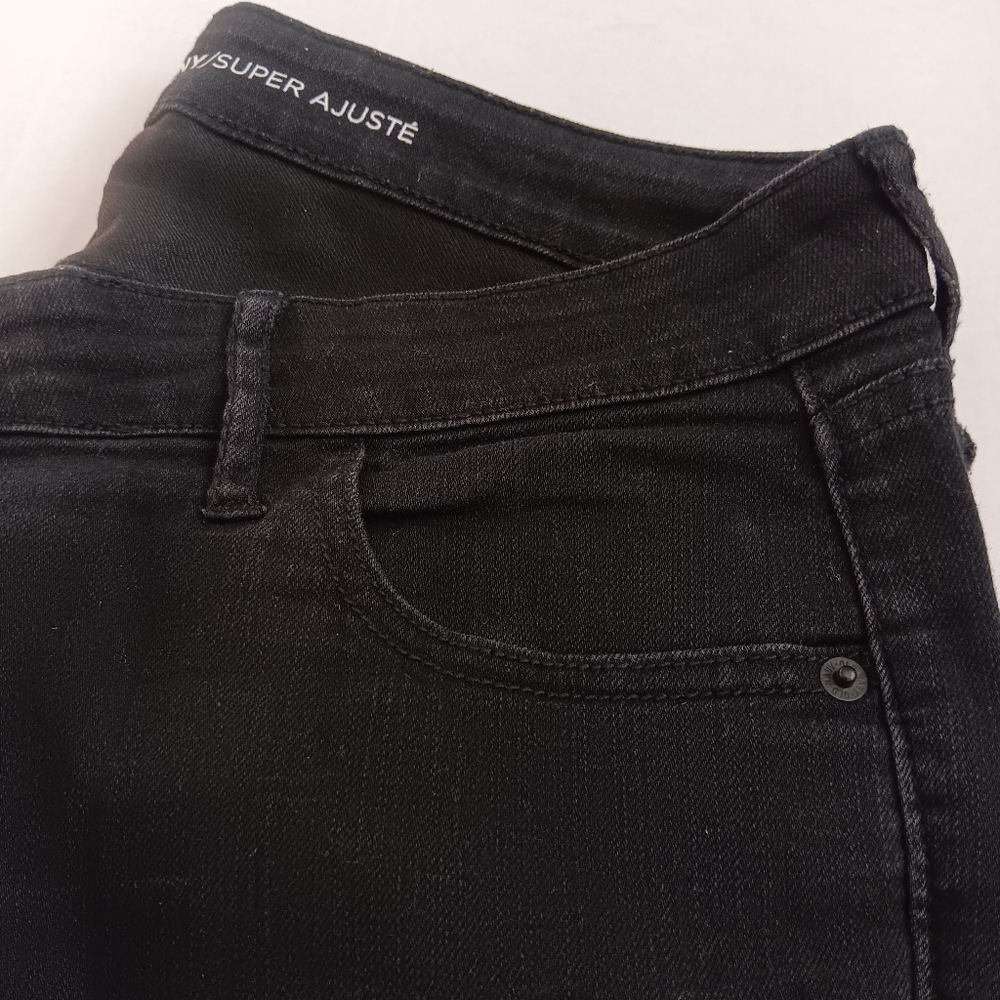 Old Navy Super Skinny Mid-Rise Black Jeans Pre-owned.
